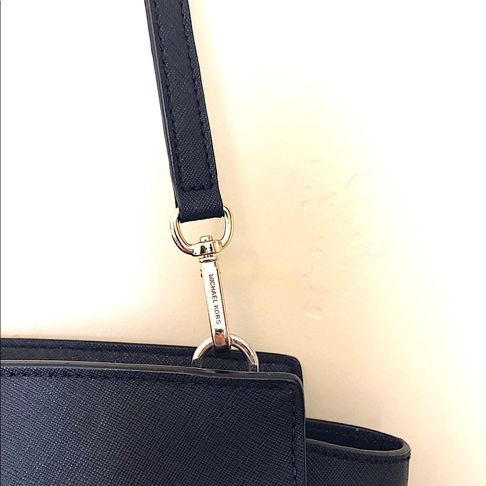 Micheal Kors Black Leather Crossbody Bag